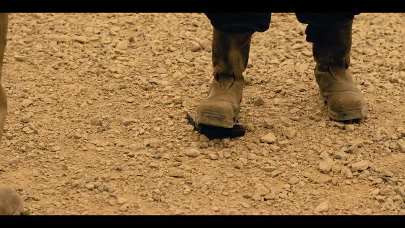<i> Es mía.</i> <i> ¿Es tuya?</i> <i> Si la policía la chequea...</i> They gonna say it's yours?