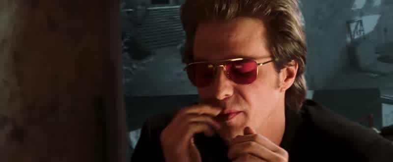 Esse homem tem uma bela voz no telefone