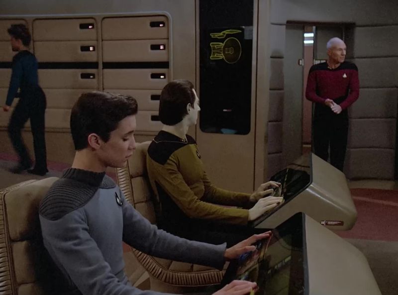 Establish synchronous orbit. - Aye, sir