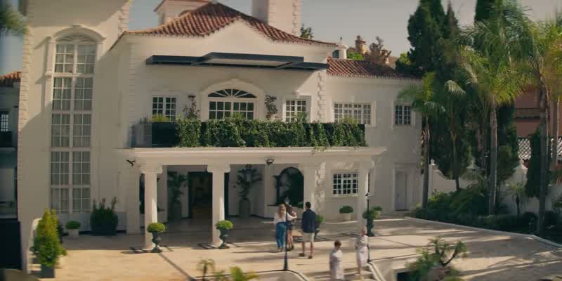 Este es el hall, la cocina por ahí
