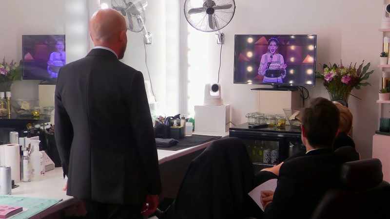 Et ensuite, l'icône de l'humour