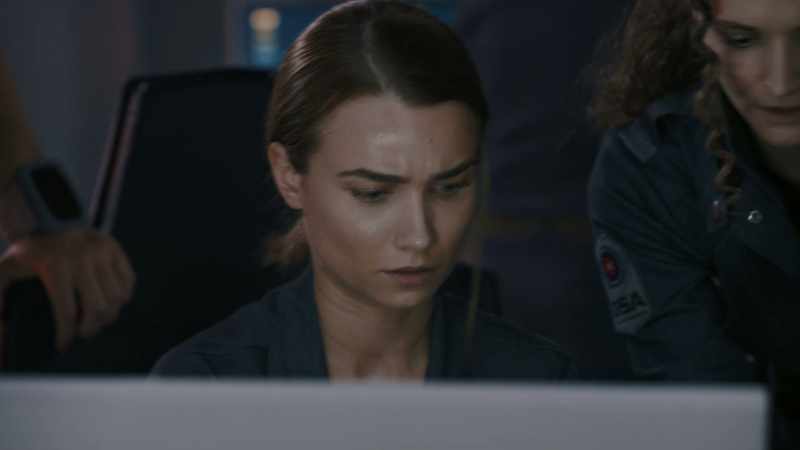 Eva, come on. Get the feed back. - I can’t