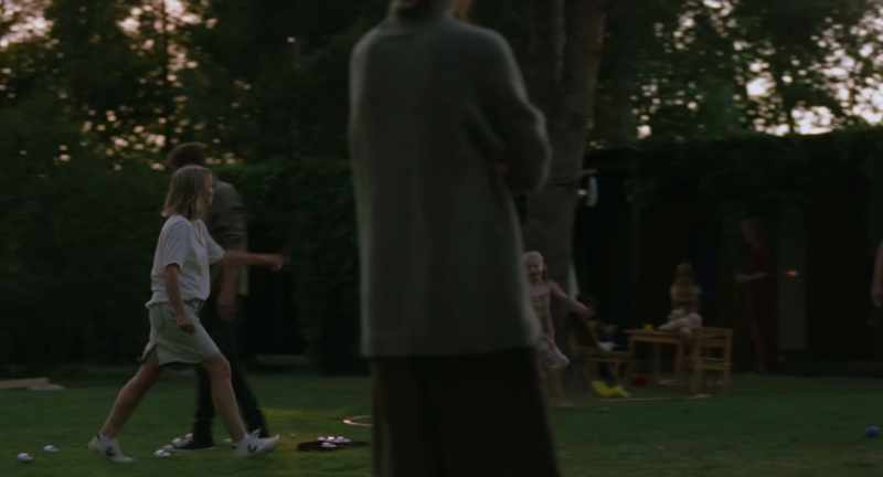 Eva, don't make another scene. Come here!