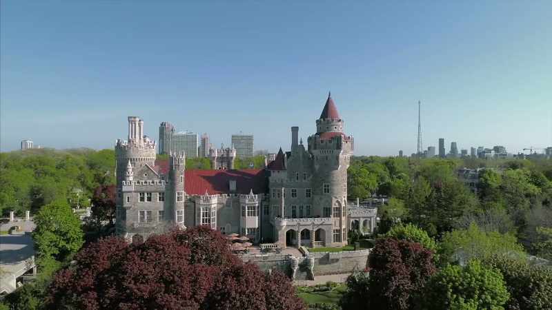 Even today, the super rich still enjoy building castles