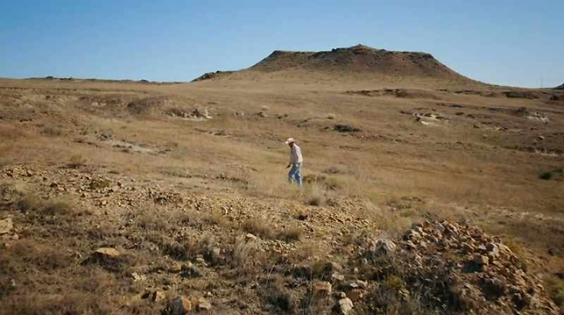 EVERY PROFESSIONAL DINOSAUR HUNTER