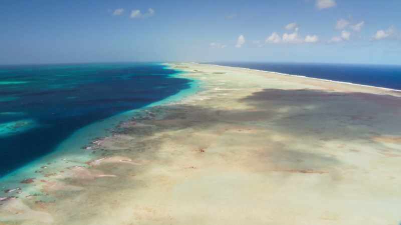 Every reef has a sharply defined boundary