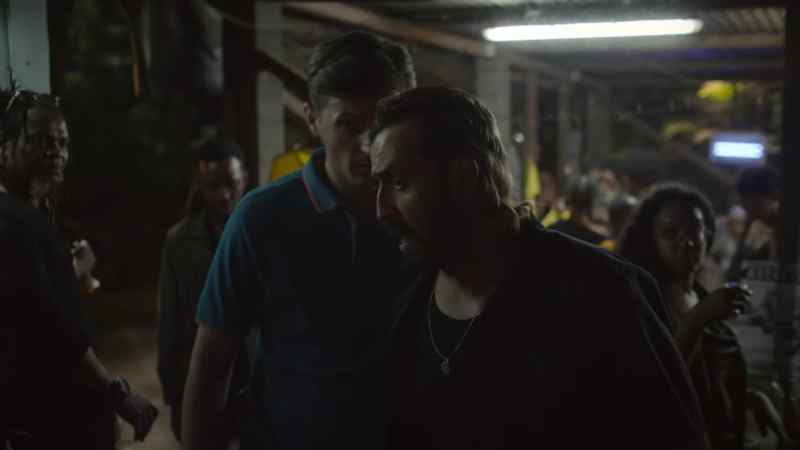 Everybody's looking at us. - Well, I don't know