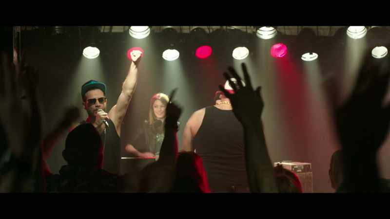 Everyone put your hands up