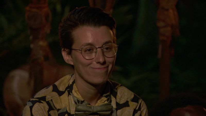 Evvie has Xander's idol. Oh, Evvie has it?