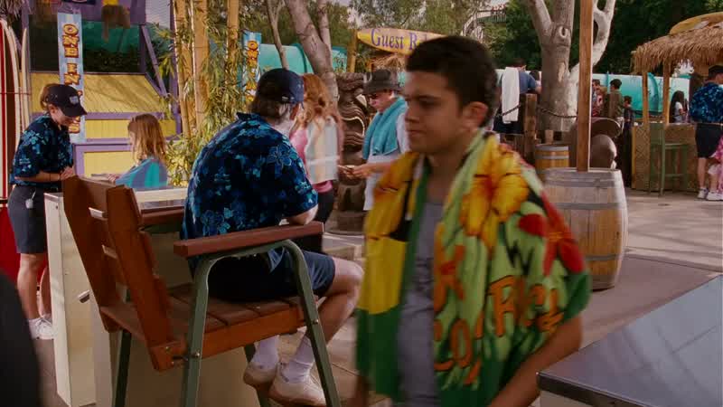 Excuse me ma'amWhatAre you wearing bottomsOf course I'm wearing bottoms