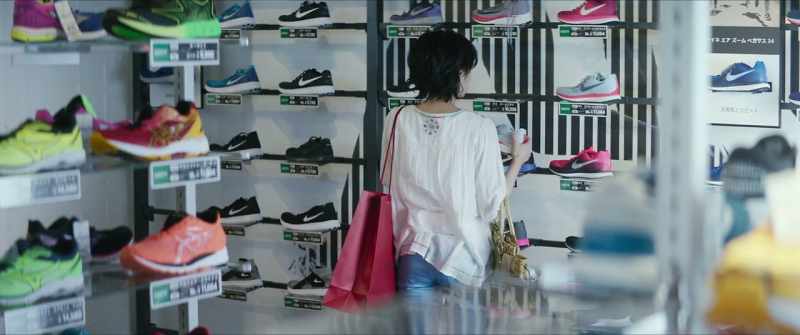 Excuse me. I'm looking for shoes that will make one run faster
