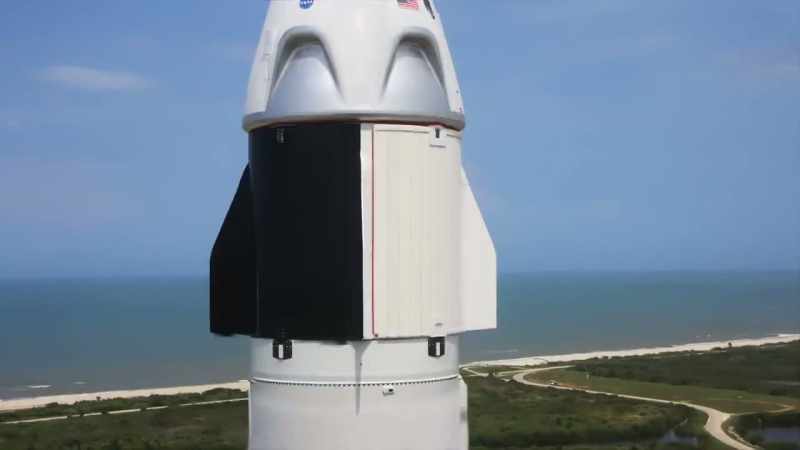 Falcon 9 og Crew Dragon letter!