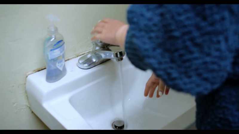 (faucet water running)