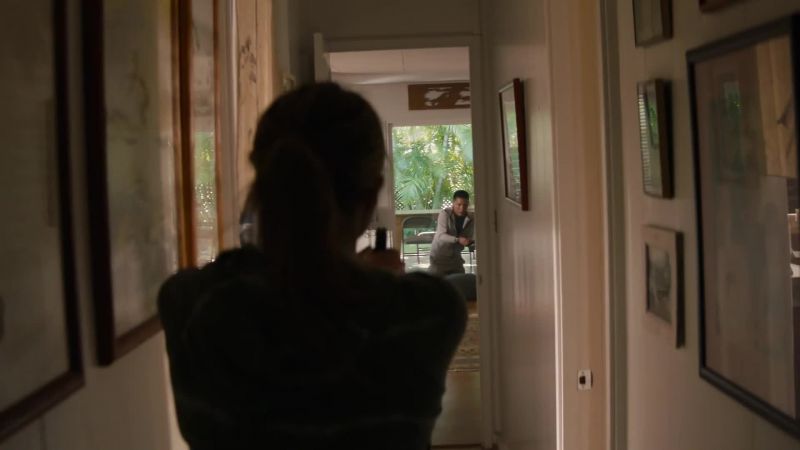 Federal agent. Hands where I can see them