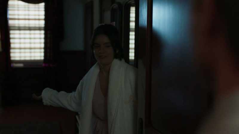 Fiona? - Greyson, right? Come on in