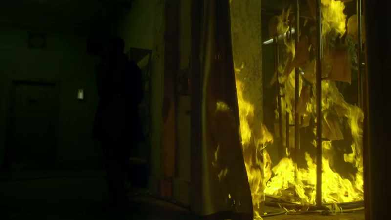 �� Fire, fire... ♪♪ - [glass shatters]