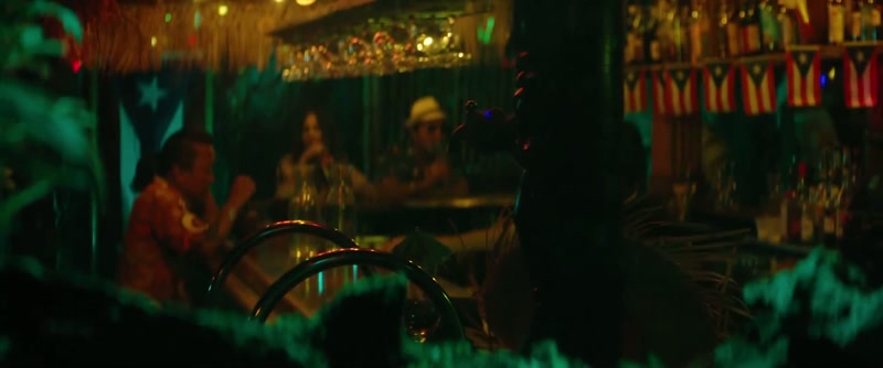 (fish tank bubbling)