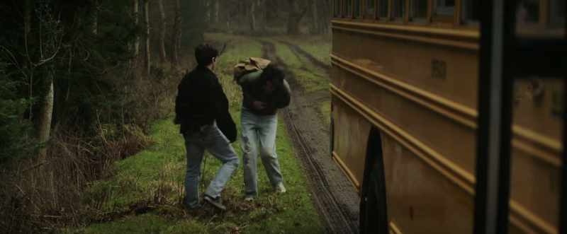 (fist thuds) (Edward groans)