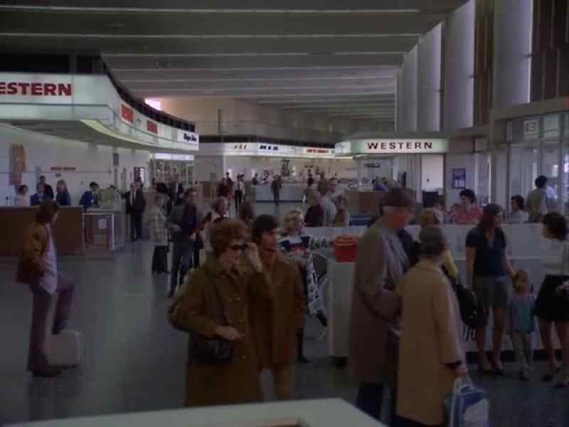 Flight 4 to New York now loading Gate 7