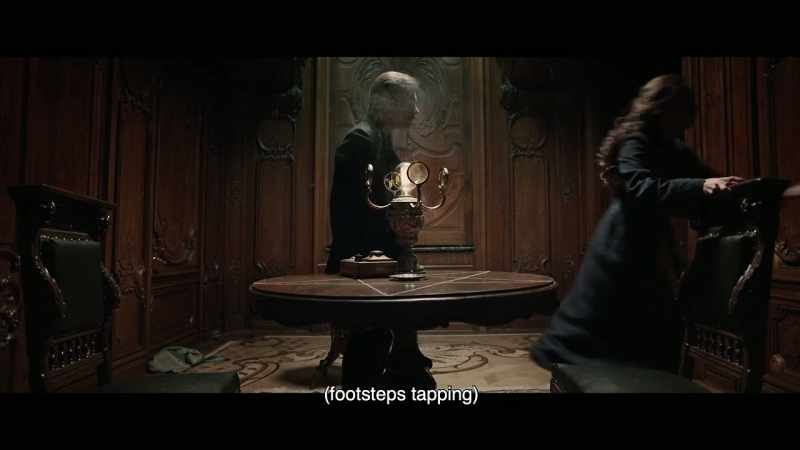 (footsteps tapping)