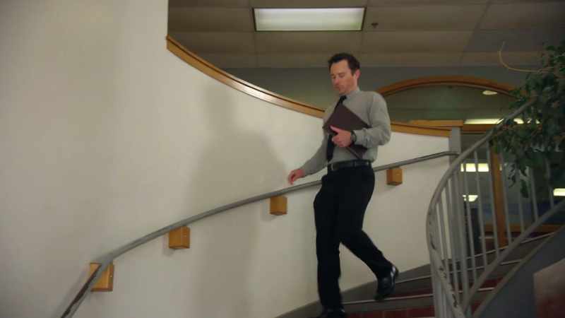 (footsteps thudding)