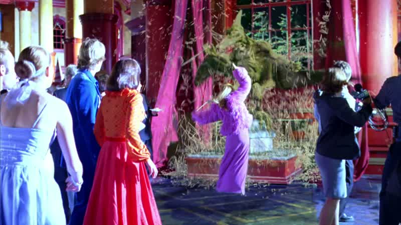 Fred: Daphne!