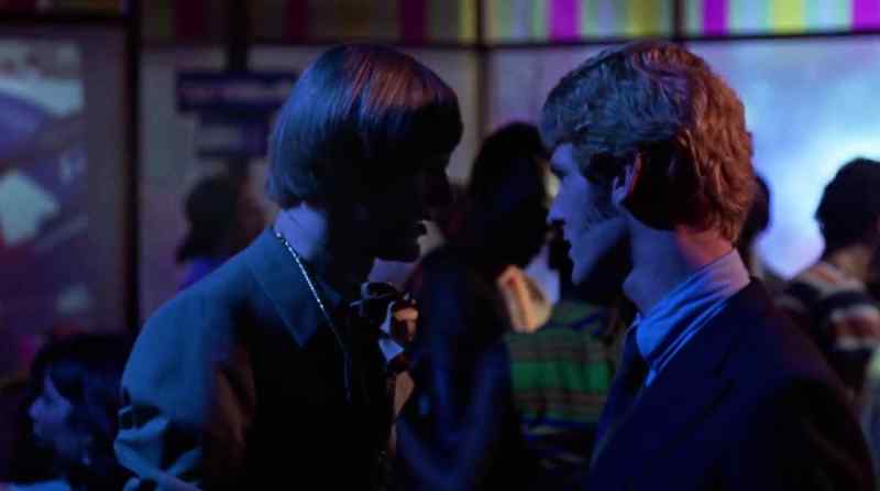 Freddie, brother, that girl used to flying?