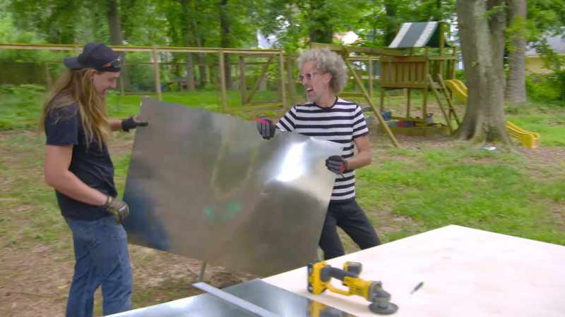 Freddie, do you like metal? -[metallic wobble]