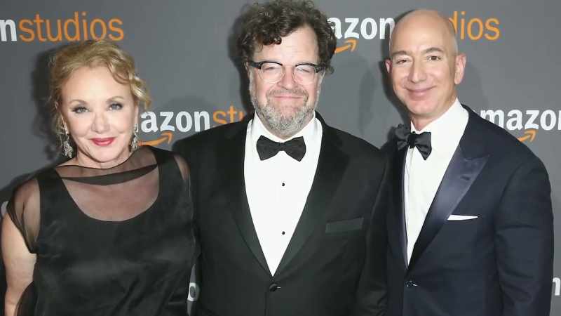 From 1995 to 2018 Amazon net sales increased