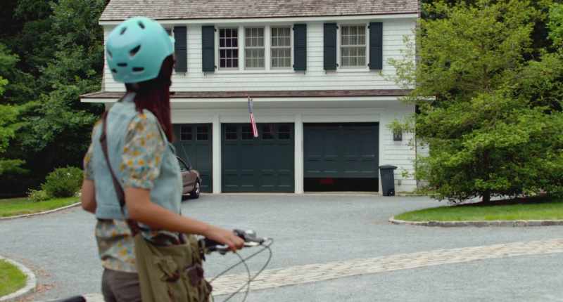(garage door squeaking)