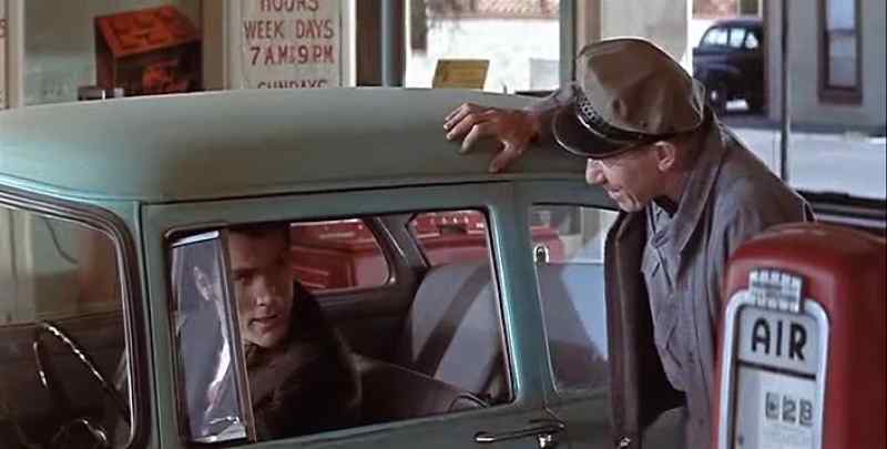 Gas, mister? - Yeah