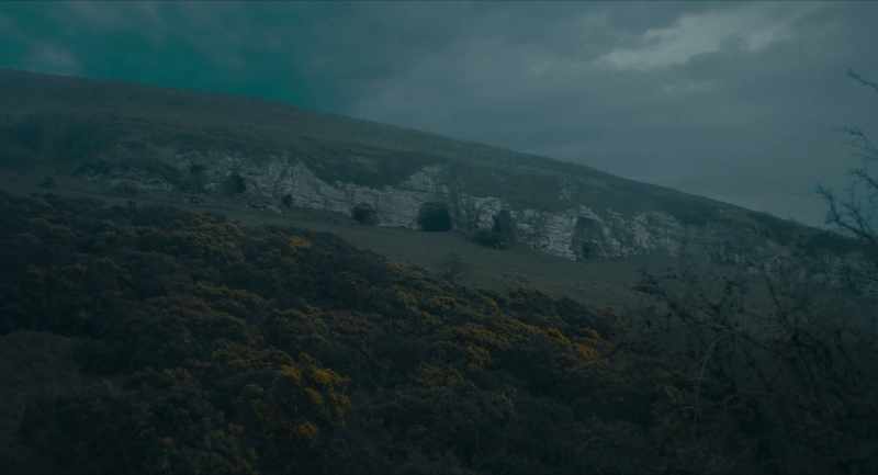 (GAWAIN GRUNTING) -(STONES STRIKING)