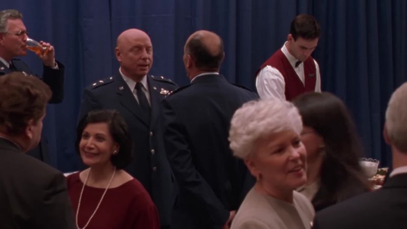 General Hammond's doing the rounds. - Oh, yeah