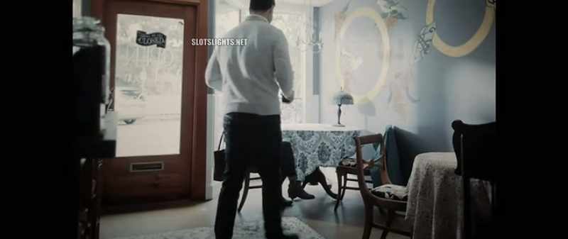 (gentle music)