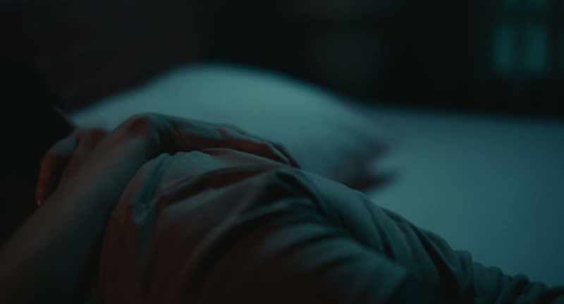 (gentle music)