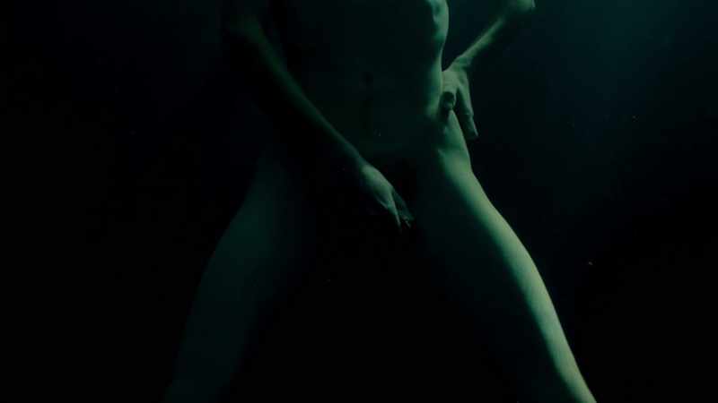 (gentle music)