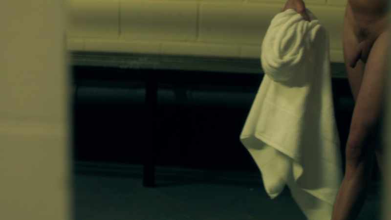 (gentle music)