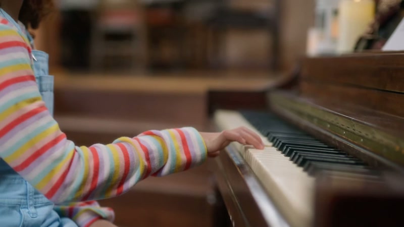 GENTLE PIANO MUSIC CONTINUES