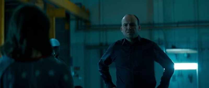 Gentlemen, everything under control? Only, the hostage has got the gun