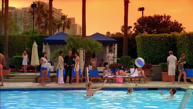 Get you a cocktail? - Uh,no,thank you