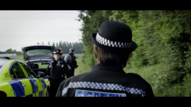 Get a cordon going. -Come on, lads