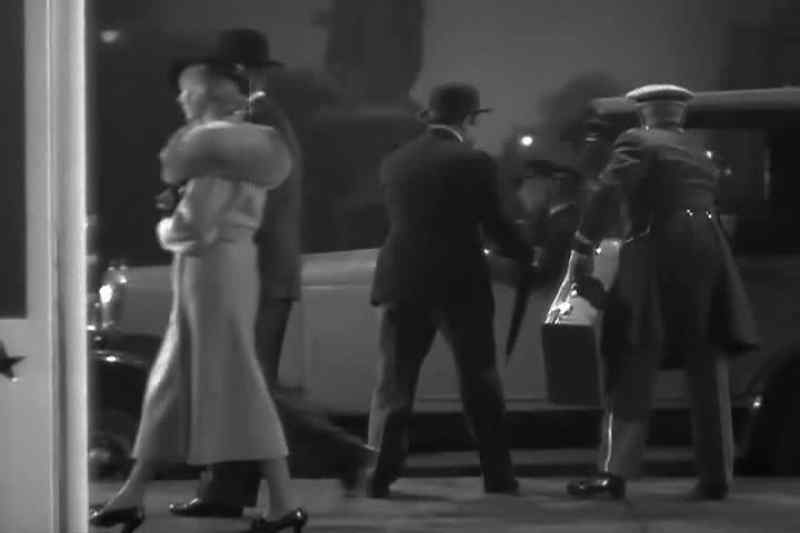 Get me a taxi, quickly. - Taxi