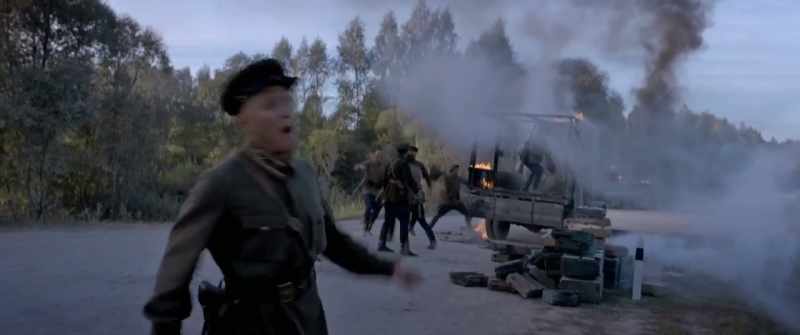 Get back in the vehicles! - Get back in, everyone!