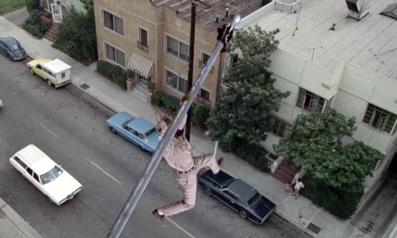 GET IT OUT ! STRETCH IT TIGHT ! STRETCH IT TIGHTER !