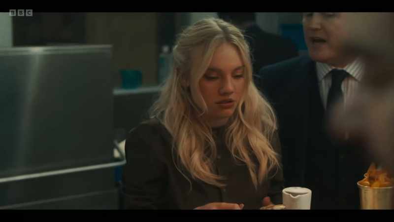 Get to table two right now. Robyn, move! Just take it