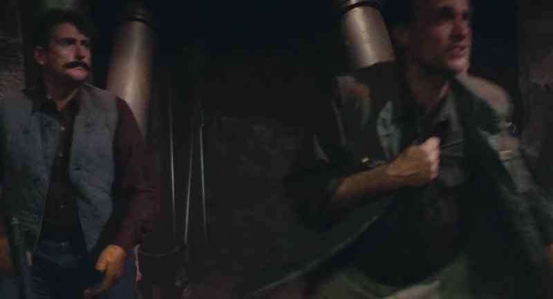 Get to the air lock! Follow me!