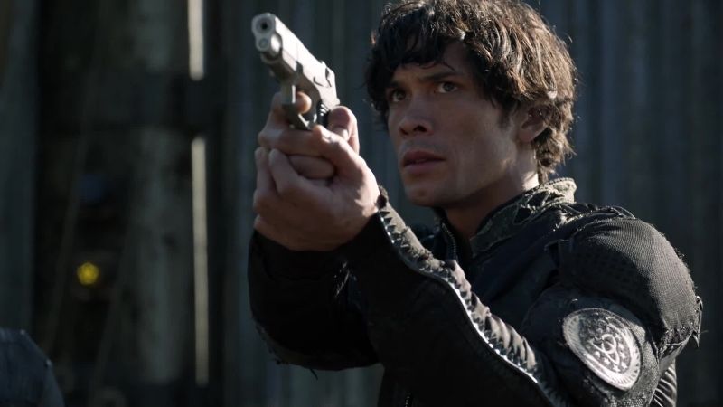 Get the hell out of the way, Bellamy!