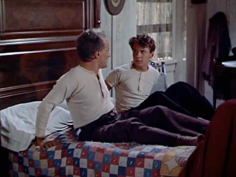 Get up son, get up! - What's wrong, Pa?
