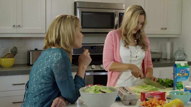 [giggles] [chopping]