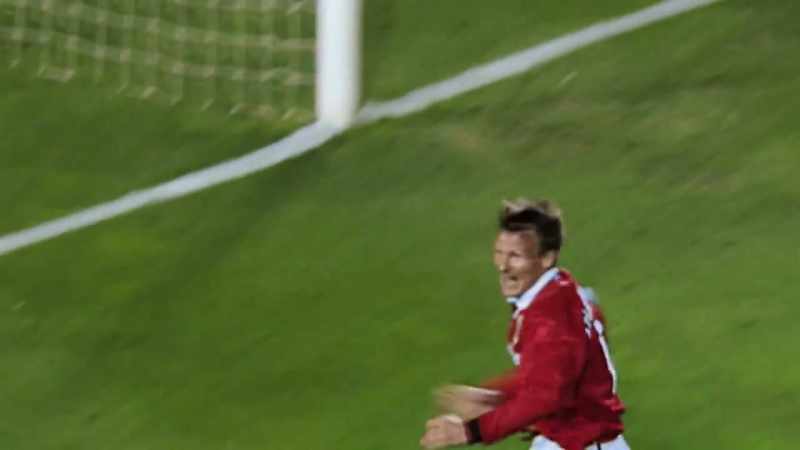 Giggs with the shot. Sheringham!